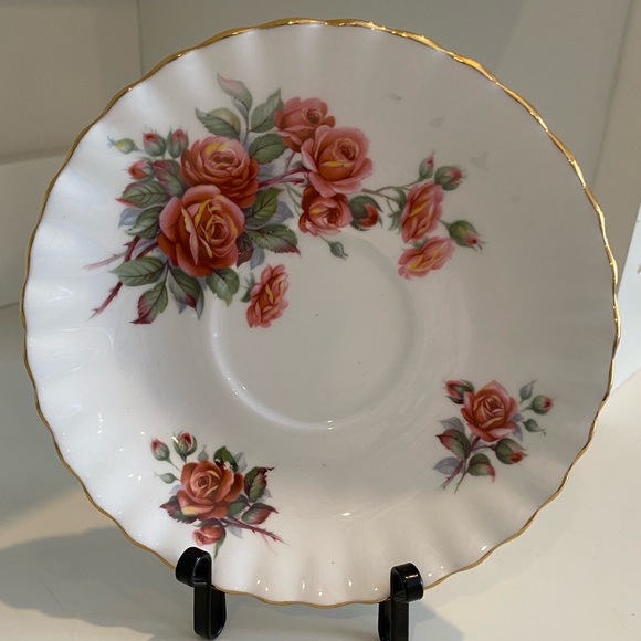 EUC VTG ROYAL ALBERT CENTENNIAL ROSE SAUCER - Picture 2 of 6